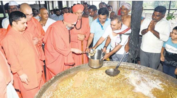 ಸಂಕೇಶ್ವರ: ನಿಡಸೋಸಿ ಮಠದ ಮಹಾದಾಸೋಹ: ತ್ರಿವಿಧ ದಾಸೋಹ ವಿಶಿಷ್ಟ