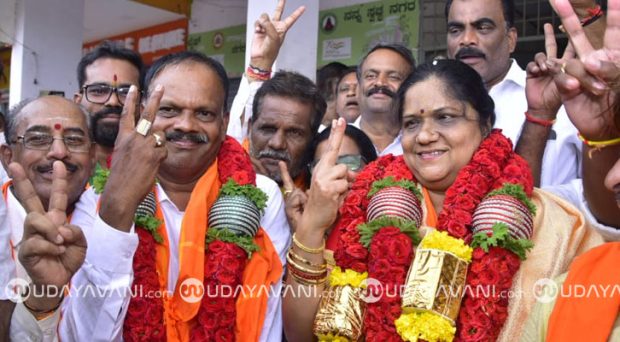 Operation Kamala in Chamarajanagara Municipal Council! Congress members who surrendered