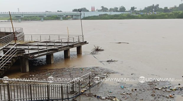 Heavy Rain: ಕಲಬುರಗಿ ಜಿಲ್ಲೆಯಲ್ಲಿ ವ್ಯಾಪಕ ಮಳೆ; ಉತ್ತರಾಧಿಮಠ, ಗೋಶಾಲೆ ಜಲಾವೃತ