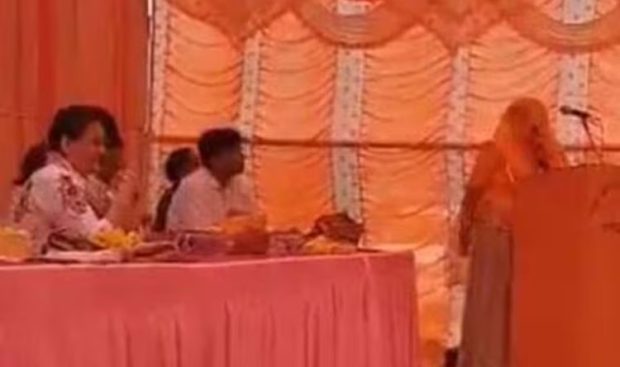 IAS officer stuns for Sarpanch woman’s English speech in barmar