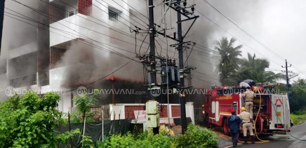 Udupi: ಬೆಳ್ಳಂಬೆಳಗ್ಗೆ ದೊಡ್ಡಣಗುಡ್ಡೆ ಆಯುರ್ವೇದ ಆಸ್ಪತ್ರೆಯಲ್ಲಿ ಅಗ್ನಿ ಅವಘಡ…