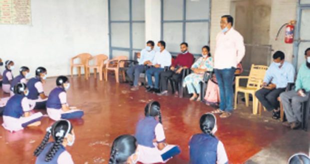 ಮುಂಡಗೋಡ: ಮಂಗನಬಾವು ಉಲ್ಬ‌ಣ-ಮೂರು ದಿನ ಶಾಲೆಗೆ ರಜೆ