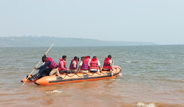 Father and children who went to fishing went missing in hukkeri