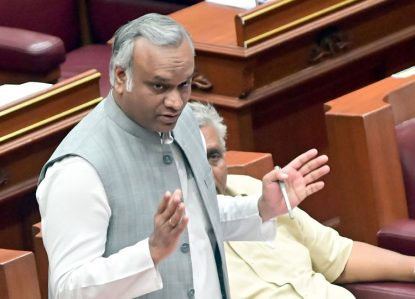 Priyank Kharge: ಮಾಣಿಪ್ಪಾಡಿ ಬಾಯಿ ಮುಚ್ಚಿಸಲು 150 ಕೋಟಿ ರೂ. ಆಮಿಷ ಒಡ್ಡಿದ್ದ ವಿಜಯೇಂದ್ರ