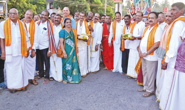 Bailoor Sri Mahishamardini Temple: ಹೊರೆಕಾಣಿಕೆ ಮೆರವಣಿಗೆಗೆ ವೈಭವದ ಚಾಲನೆBailoor Sri Mahishamardini Temple: ಹೊರೆಕಾಣಿಕೆ ಮೆರವಣಿಗೆಗೆ ವೈಭವದ ಚಾಲನೆ