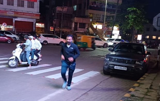 Jogging: ಬೆಳಗಾವಿಯಲ್ಲಿ ಕಾರ್ಮಿಕ ಸಚಿವ ಸಂತೋಷ ಲಾಡ್ ನೈಟ್ ರನ್ನಿಂಗ್, ಜಾಗಿಂಗ್