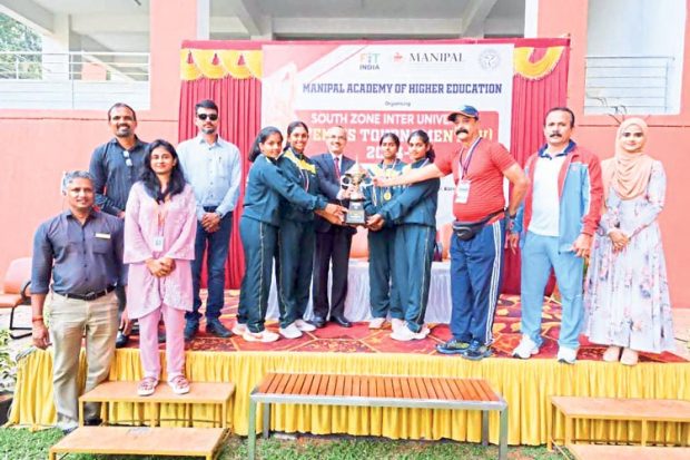 Women’s Tennis: ಒಸ್ಮಾನಿಯ ವಿವಿಗೆ ಪ್ರಶಸ್ತಿ