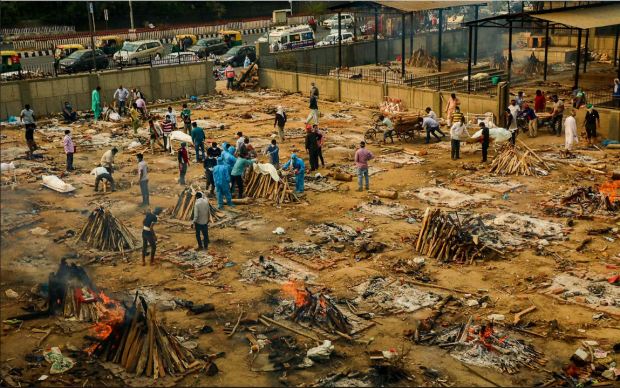 Mass cremation of dead bodies in New Delhi during COVID pandemic (Credit: Rajiv Arora)