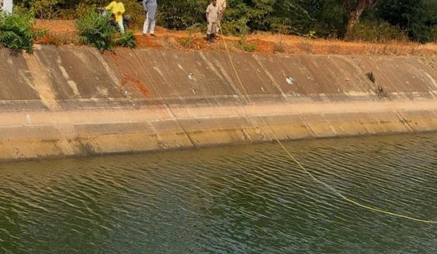 Vijayapura: Mother jumps into canal with four children; Woman saved, 2 children passed away