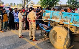 ಬೆಳ್ಳಂಬೆಳಗ್ಗೆ ತುಮಕೂರಿನಲ್ಲಿ ಭೀಕರ ಅಪಘಾತ… ಬೈಕ್ ನಲ್ಲಿದ್ದ ಮೂವರು ಸ್ಥಳದಲ್ಲೇ ಮೃತ್ಯು